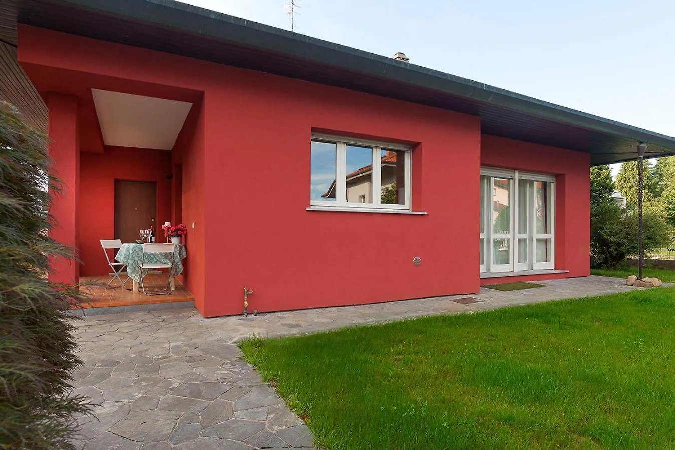 Maison Rouge Besnate Italy